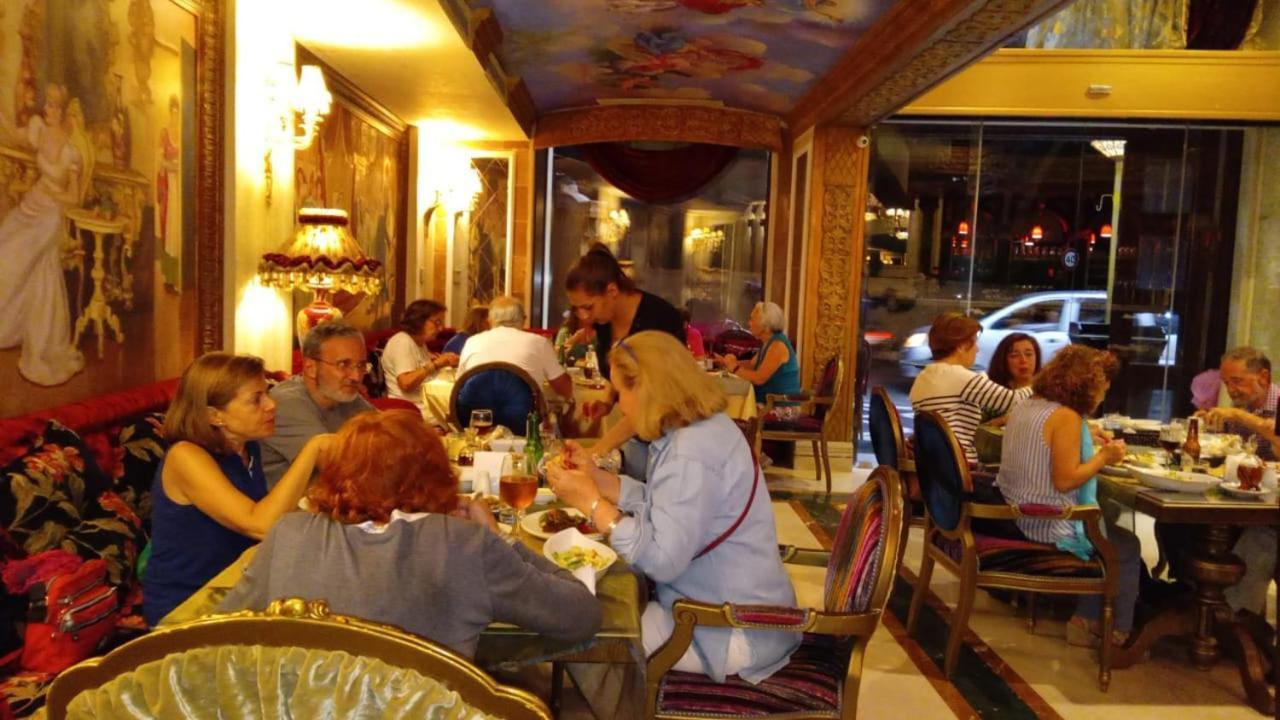 Q 4* Beirut