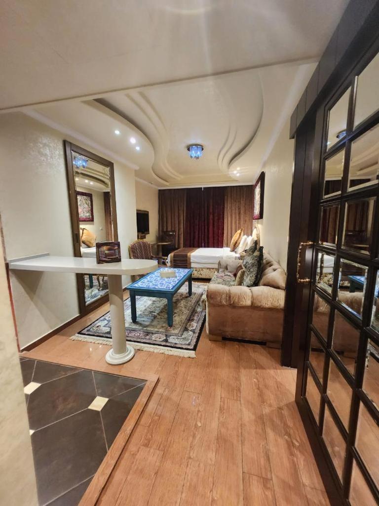 Hotel Q